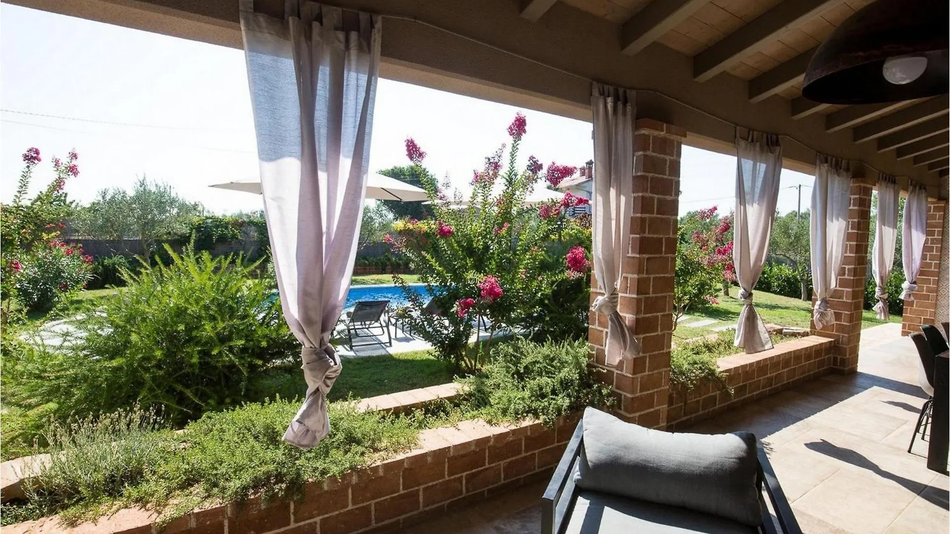 بيت للعطل Villa Astarea فودنيان